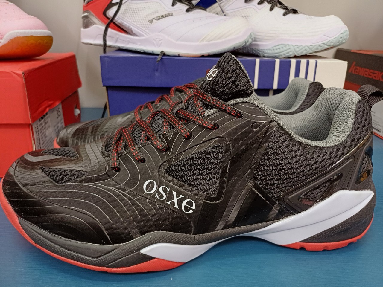 GIÀY CẦU LÔNG OSXE ĐEN - SIZE 41 + 42